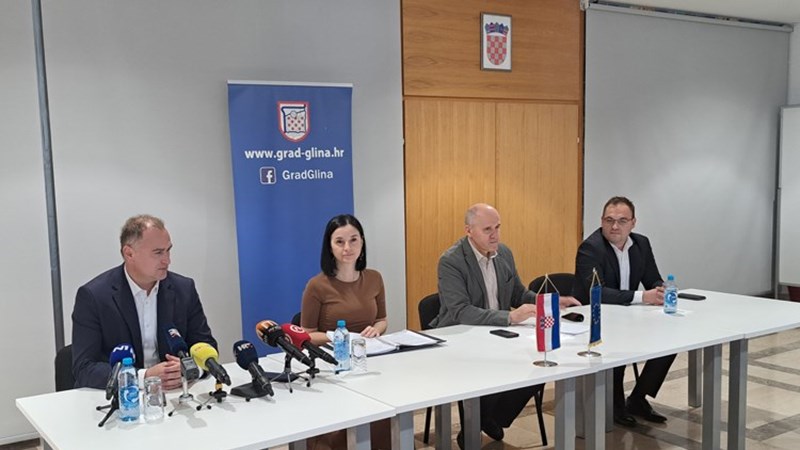 Bačić i Vučković za posjete Glini dodijelili 35 ugovora